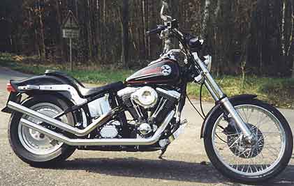 Harley-Davidson FXSTC mit Motorradledersitzbank Carlos